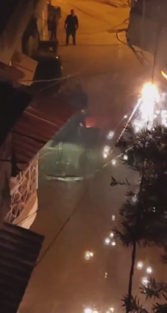 elektrik kablolarinda yasanan patlama geceyi gunduze cevirdi 1 jq7WQYDU