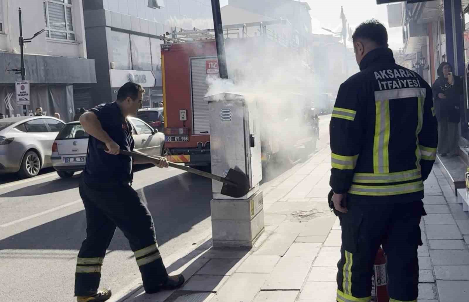 elektrik panosundaki yangin panige neden oldu 0 lNAyVk7C