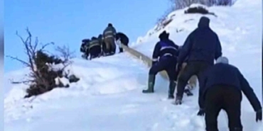 elektrik-sirketi-ekipleri-kar-yagisinin-1-metreyi-astigi-bolgede-calismalarini-surduruyor-v1i7JdiI.jpg