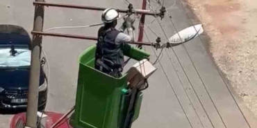 elektrik-tellerine-takilan-kus-kurtarildi-WN7R5bV2.jpg