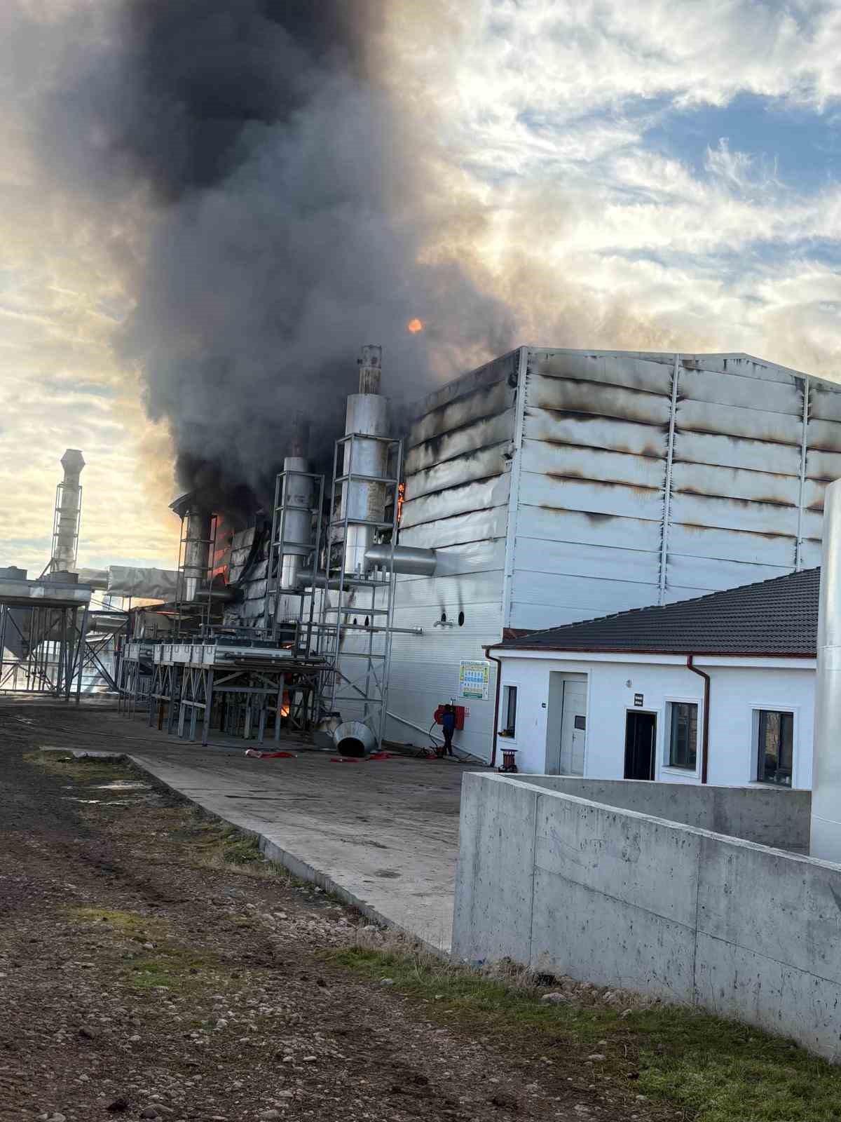Elektrik üretim tesisinde yangın 5 elektrik uretim tesisinde yangin 1 7EqsmR4v