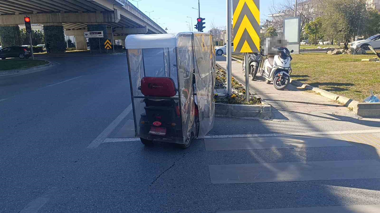 elektrikli bisiklet ile motosiklet carpisti 1 yarali 3 nldgi5pZ