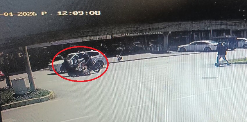 elektrikli bisiklet ile motosikletin carpisma ani kamerada 3 yarali 10 YsPYrTgc