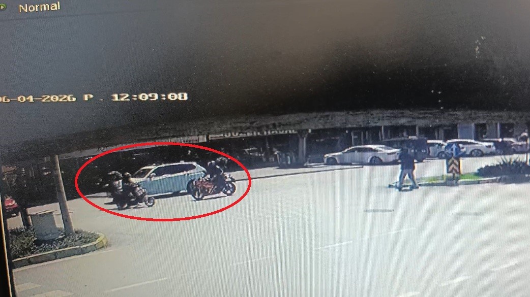 elektrikli bisiklet ile motosikletin carpisma ani kamerada 3 yarali 3 NVHB2jrK
