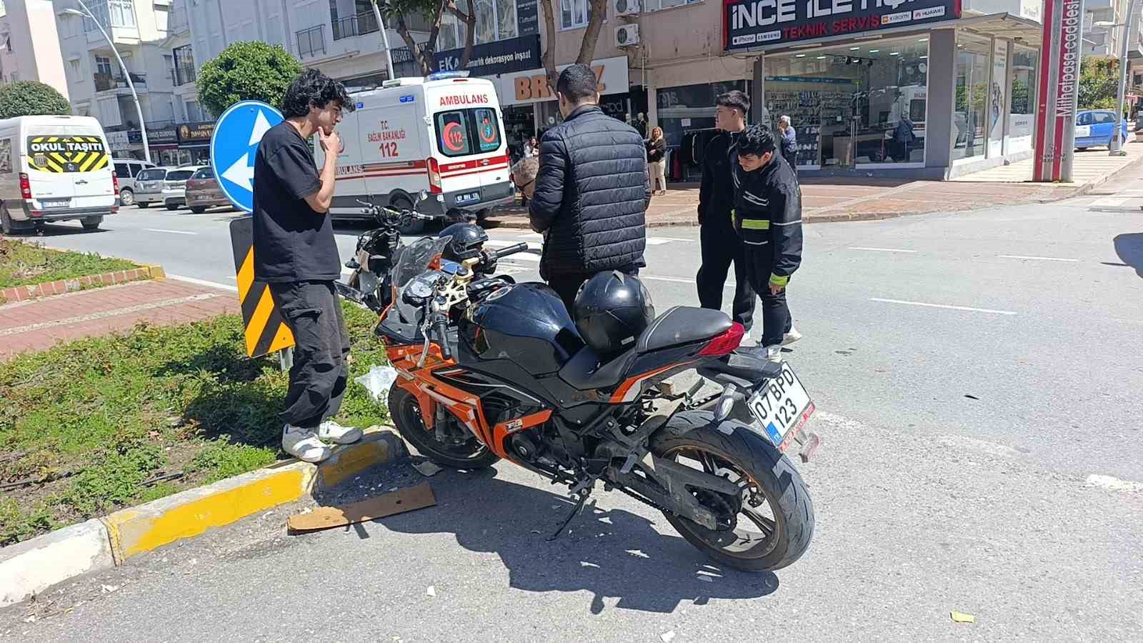 elektrikli bisiklet ile motosikletin carpisma ani kamerada 3 yarali 5 7lM2vgKq