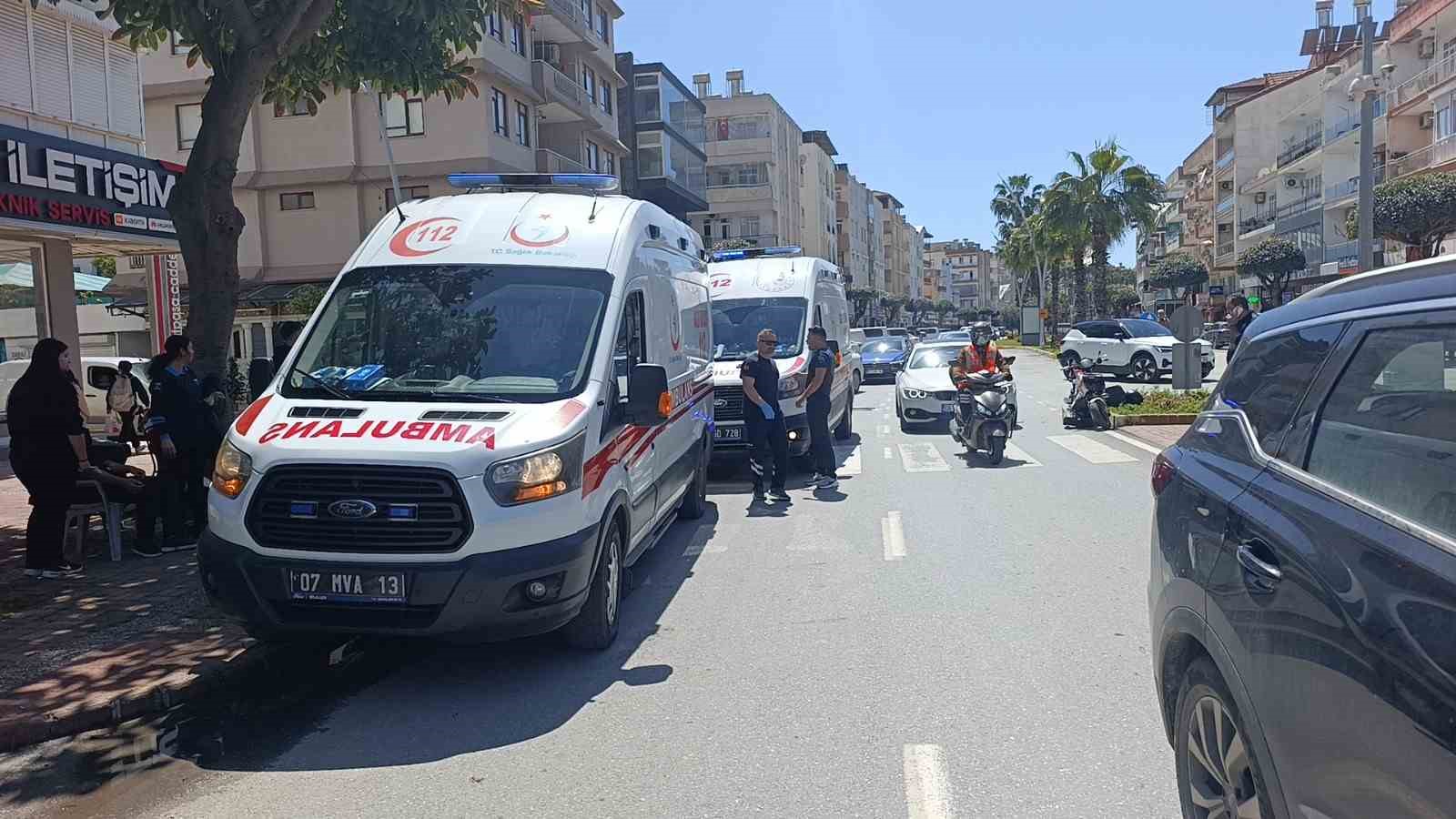 elektrikli bisiklet ile motosikletin carpisma ani kamerada 3 yarali 9