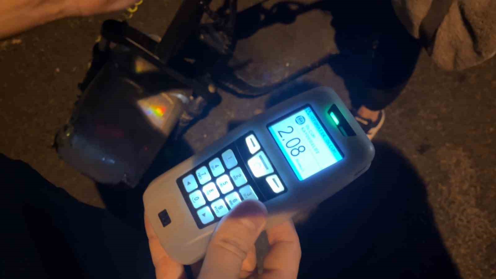 Elektrikli bisiklet sürücüsü alkollü çıktı, "Eve gidiyordum" dedi 5 elektrikli bisiklet surucusu alkollu cikti eve gidiyordum dedi 1 7HenpBEk