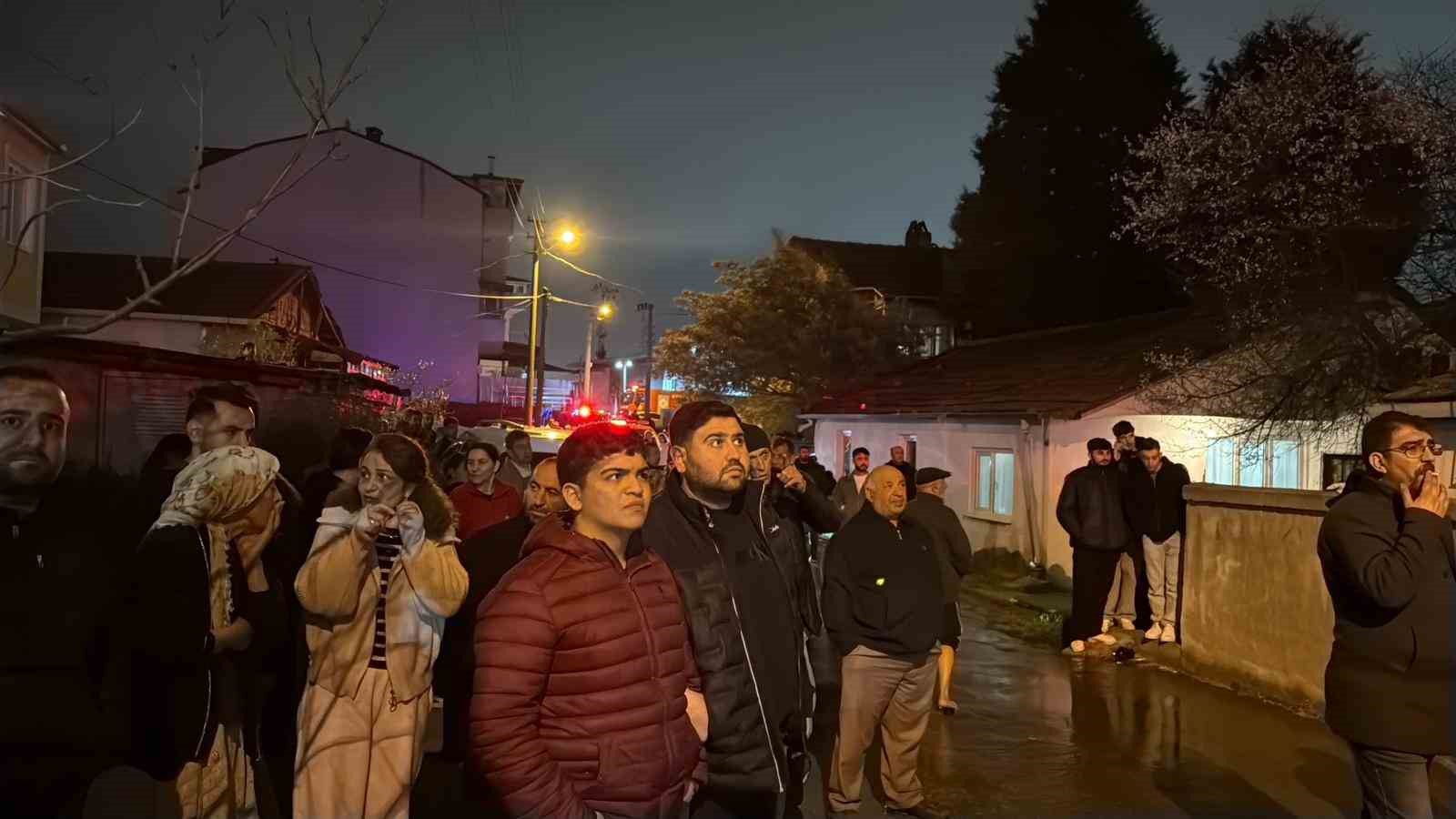 Elektrikli ısıtıcı evi alev alev yaktı: 3 kişi dumandan etkilendi 5 elektrikli isitici evi alev alev yakti 3 kisi dumandan etkilendi 1 FME2m3Ul