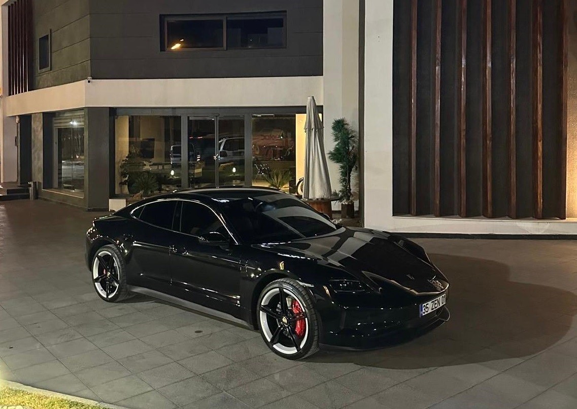 elektrikli kabus 18 milyonluk porsche alev aldi is adami canini zor kurtardi 5 OWf3zjri