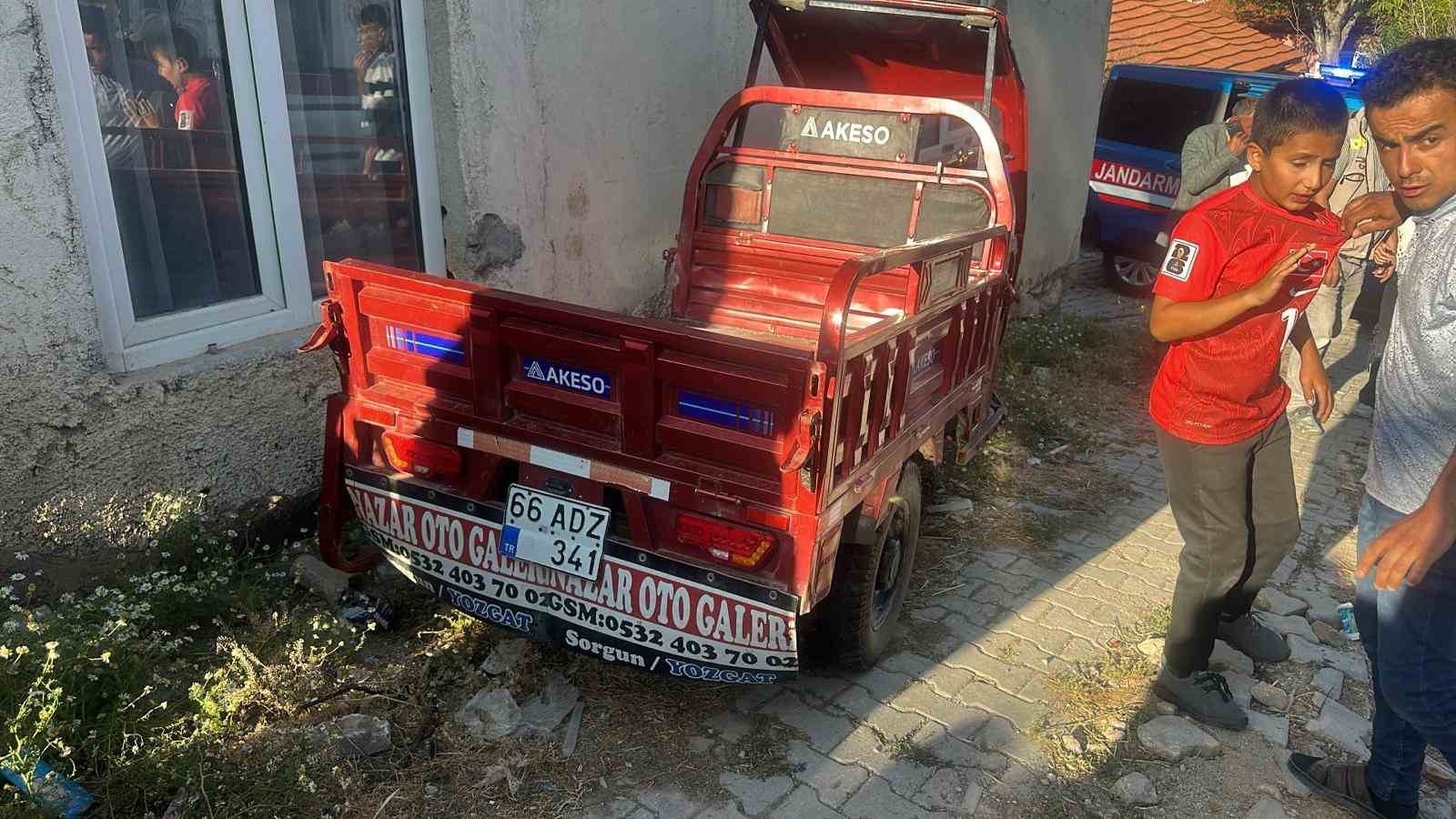 elektrikli motosiklet duvara carpti 6 yarali 0 ckNDwERH