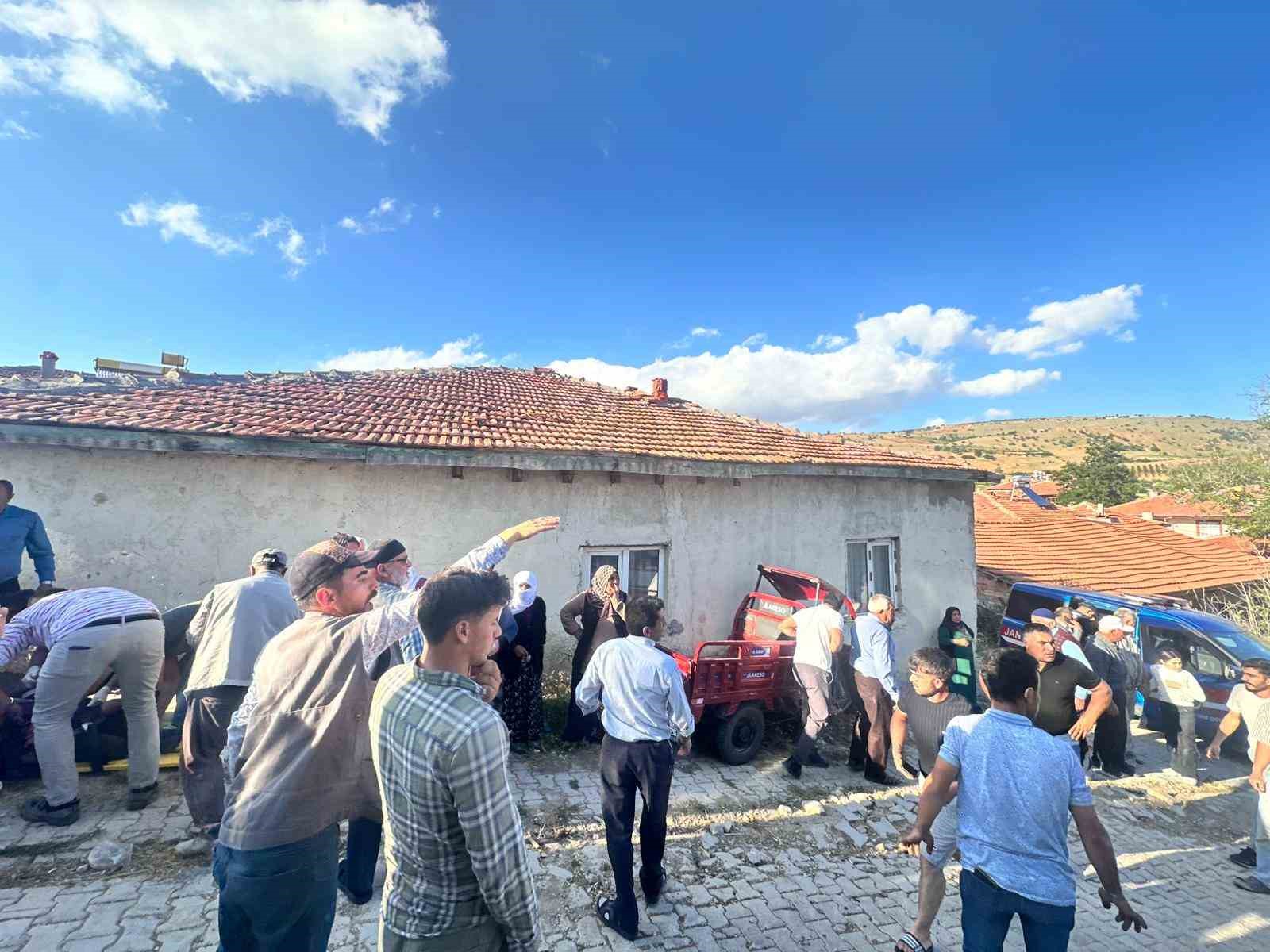 elektrikli motosiklet duvara carpti 6 yarali 1 u8VMEmCD