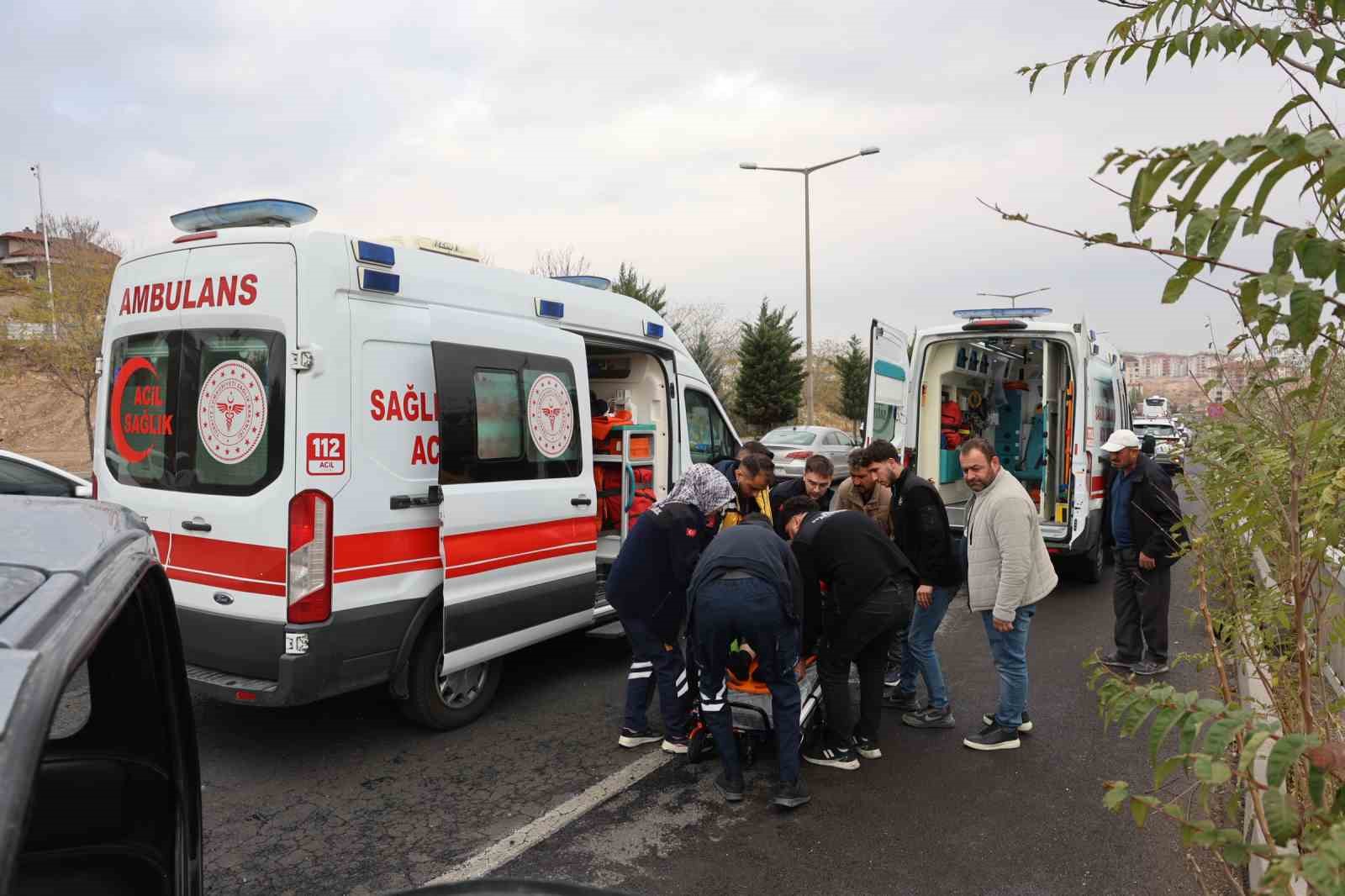 elektrikli otomobile carpti savunmasi pes dedirtti kucuk oldugu icin captim buyuk olsa carpmazdim 3 1cBMQGLO
