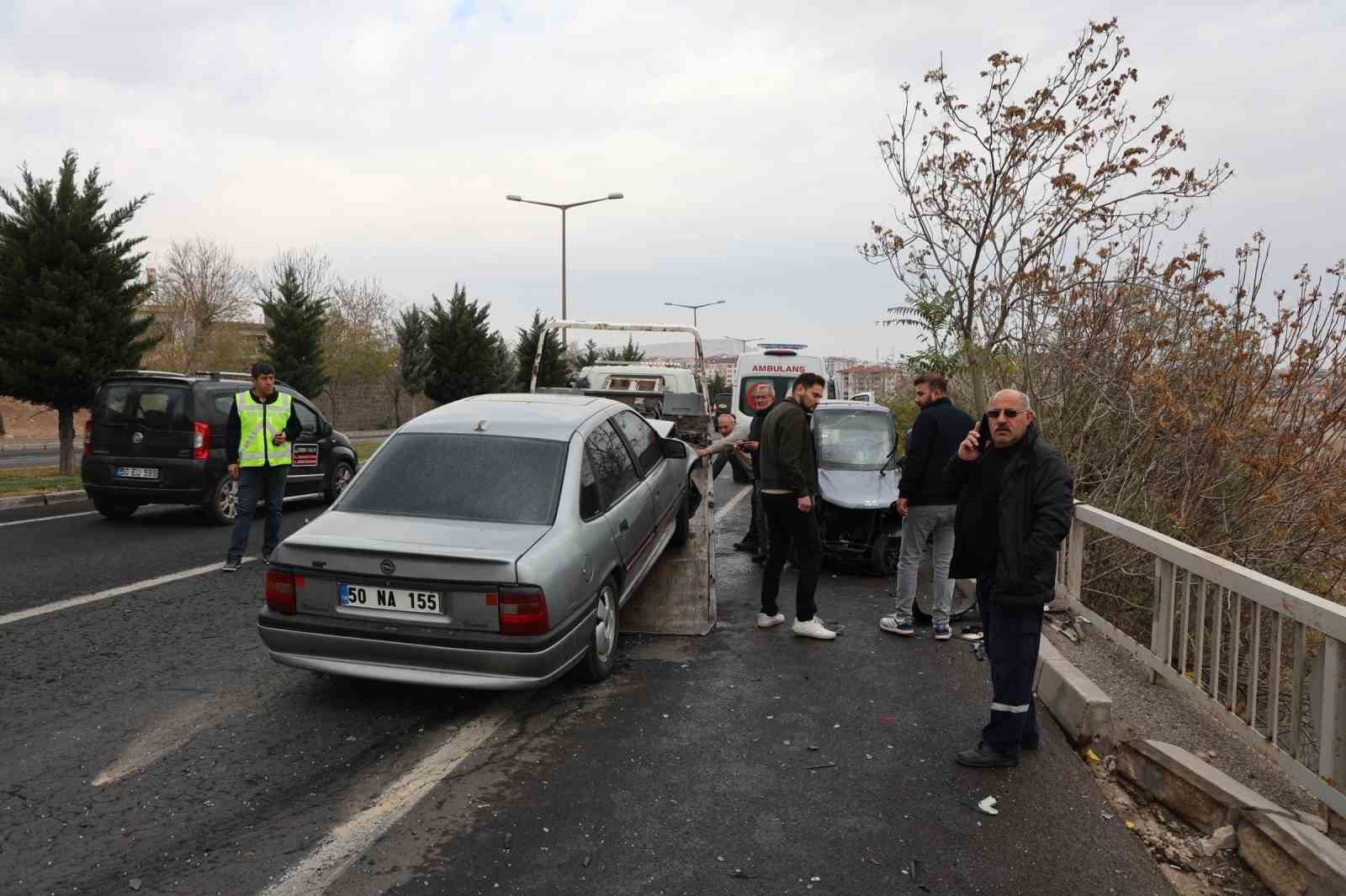 elektrikli otomobile carpti savunmasi pes dedirtti kucuk oldugu icin captim buyuk olsa carpmazdim 4
