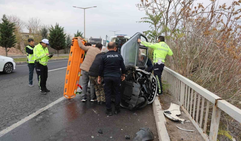 elektrikli-otomobile-carpti-savunmasi-pes-dedirtti-kucuk-oldugu-icin-captim-buyuk-olsa-carpmazdim-EW3dp1vA.jpg
