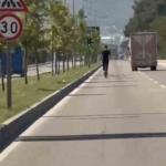 elektrikli-scooter-uzerinde-tehlikeli-yolculuk-kamerada-gqarEZrD.jpg
