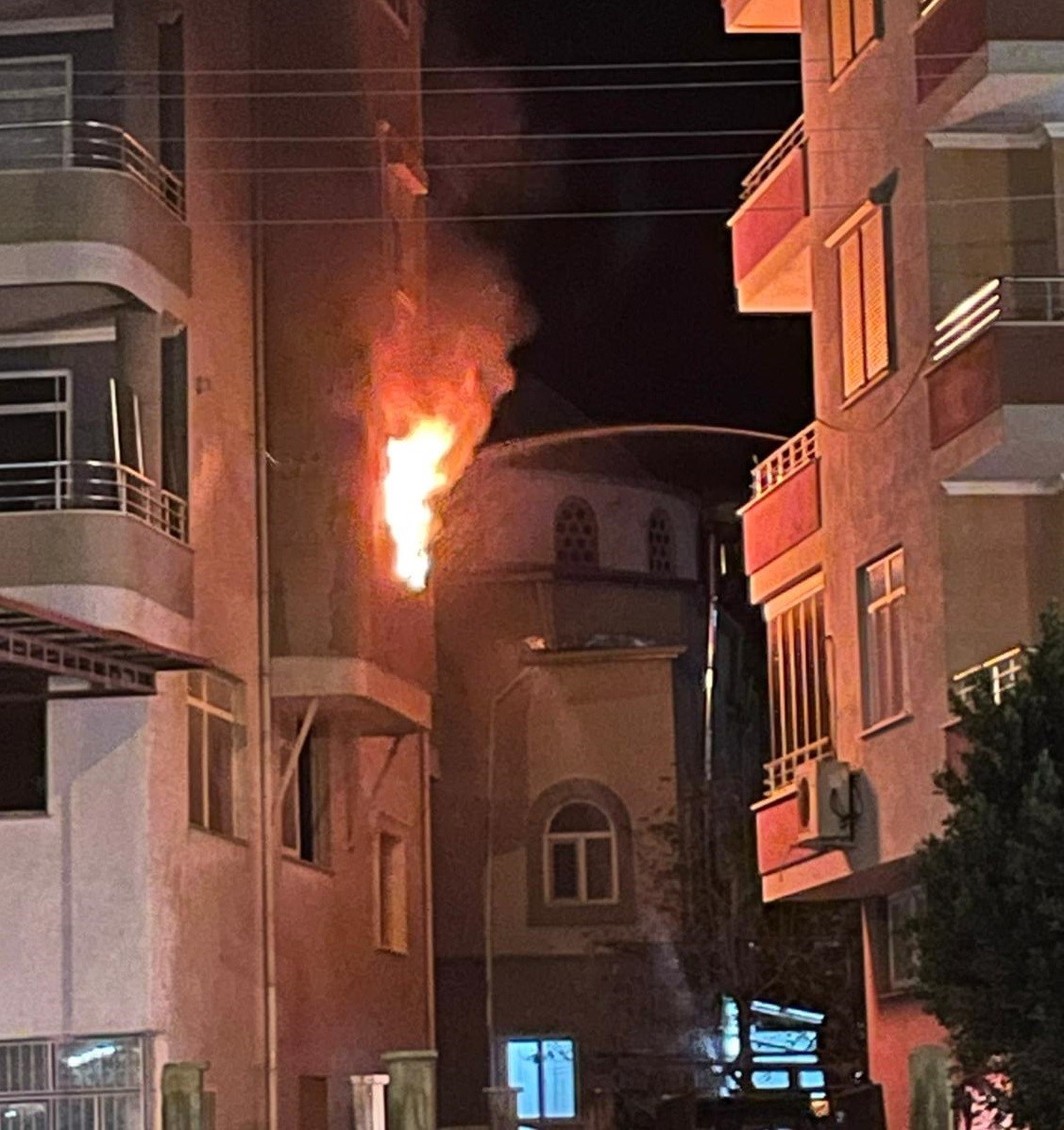 elektrikli soba yangina neden oldu daire alev alev yandi 4 Lvv8UBzC