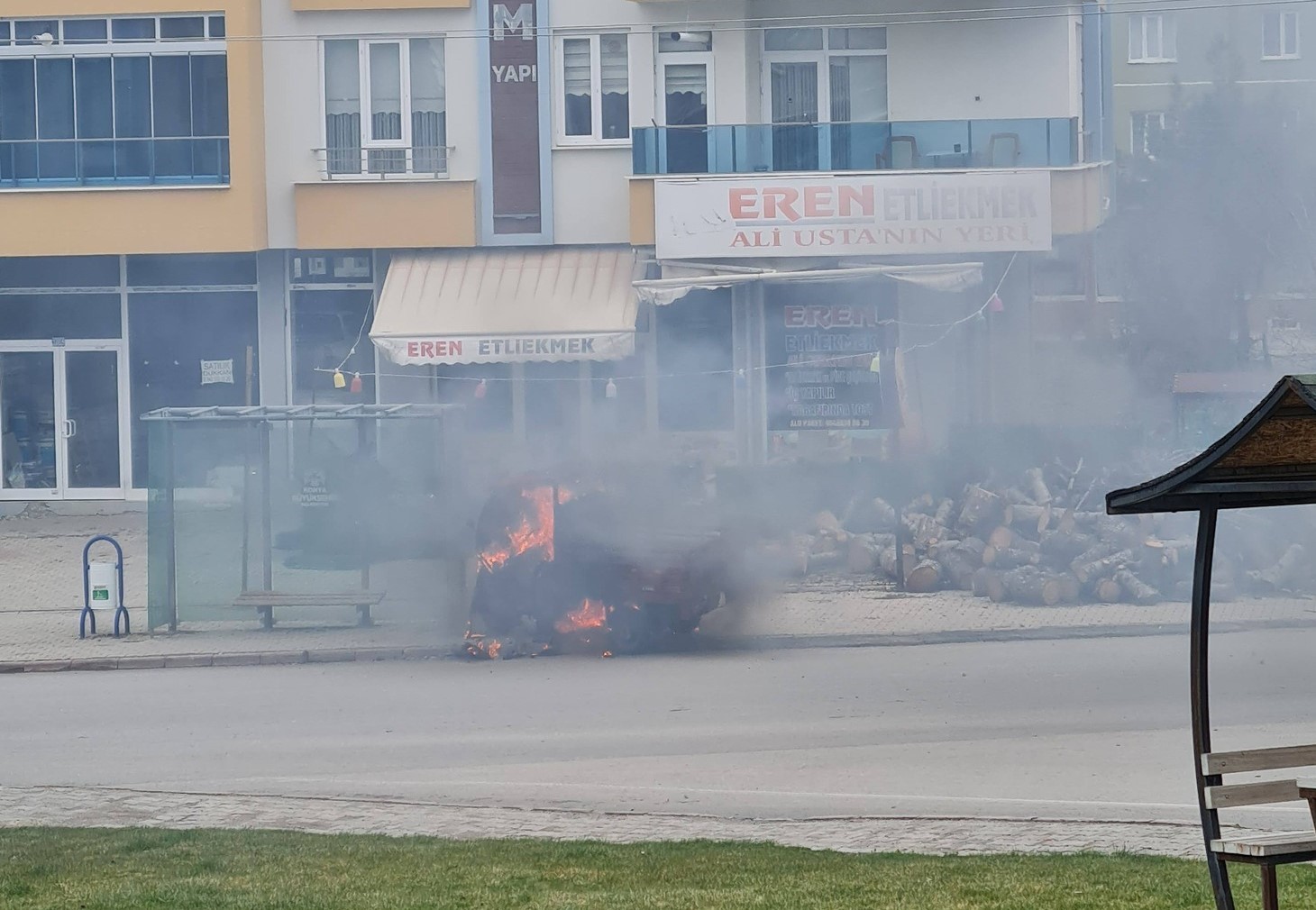 elektrikli uc tekerlekli motosiklet alev alev yandi 0 LkQvyl4e
