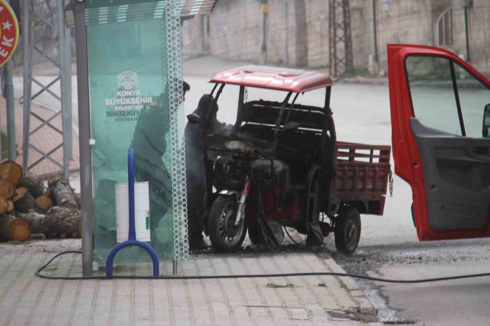 elektrikli uc tekerlekli motosiklet alev alev yandi 2 gyYjAMKG