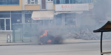 elektrikli-uc-tekerlekli-motosiklet-alev-alev-yandi-2aVhV8TR.jpg
