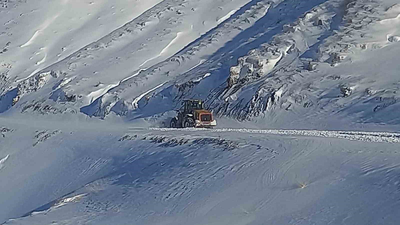 eleskirtte cig engeli kaldirildi 55 koy yolu ulasima acildi 1 KLIZYZMY