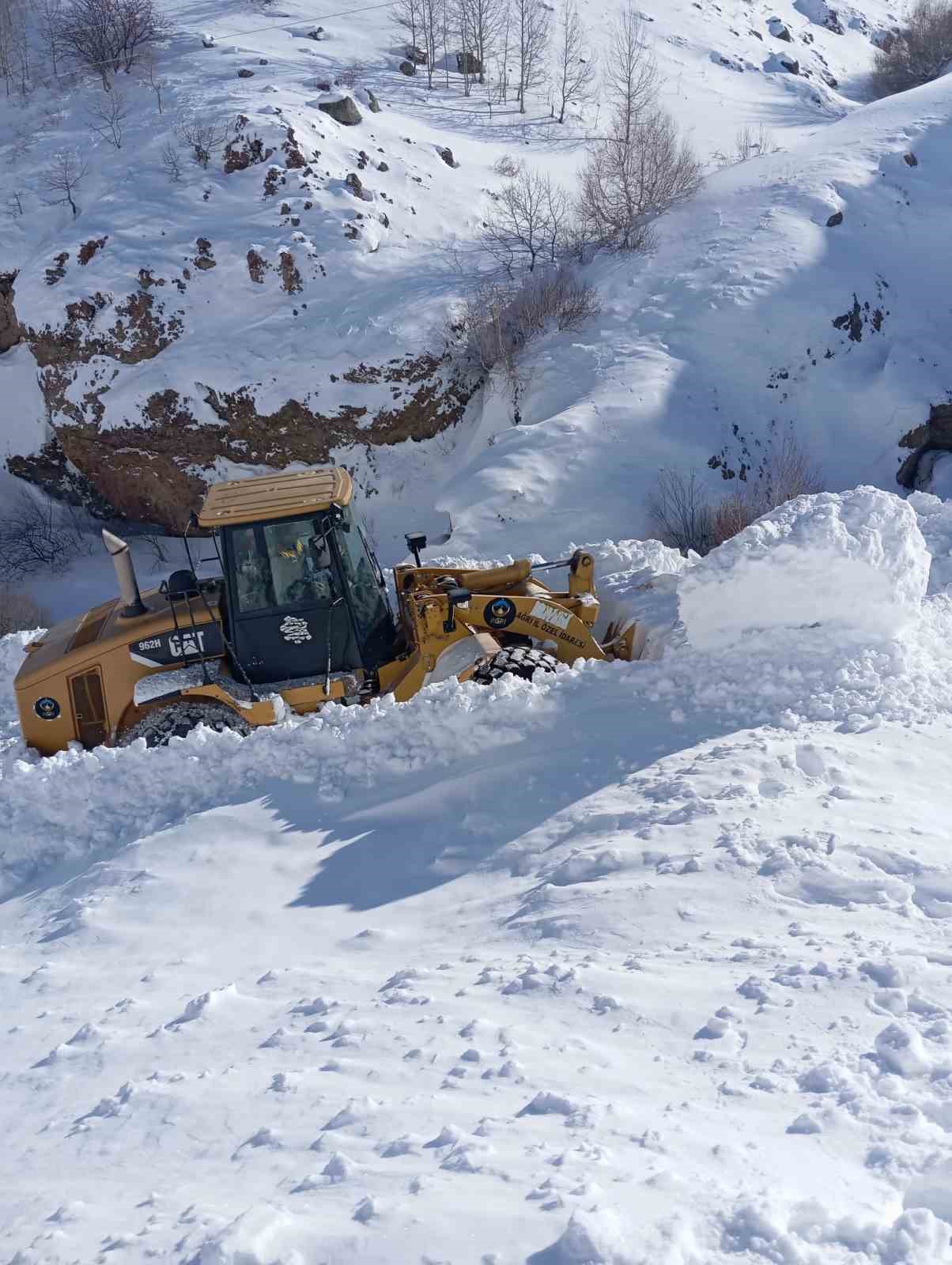 eleskirtte cig engeli kaldirildi 55 koy yolu ulasima acildi 10 TGflDSnP