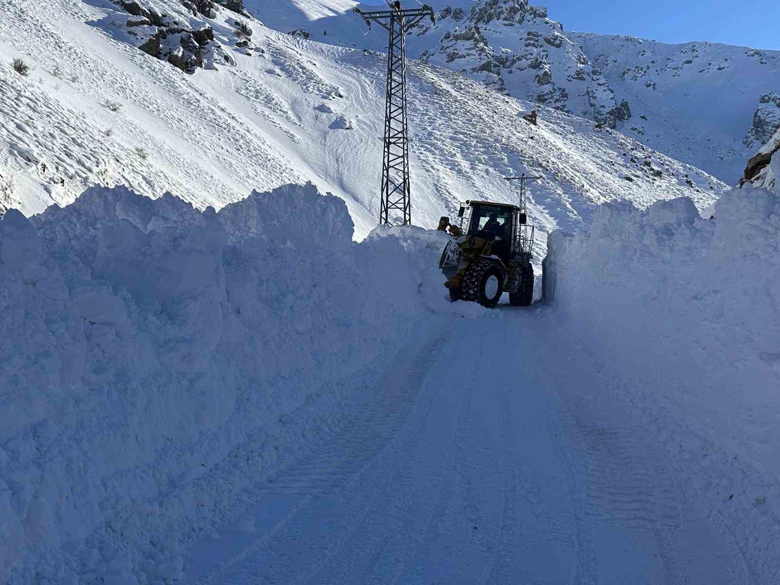 eleskirtte cig engeli kaldirildi 55 koy yolu ulasima acildi 4 CWjfiCaJ