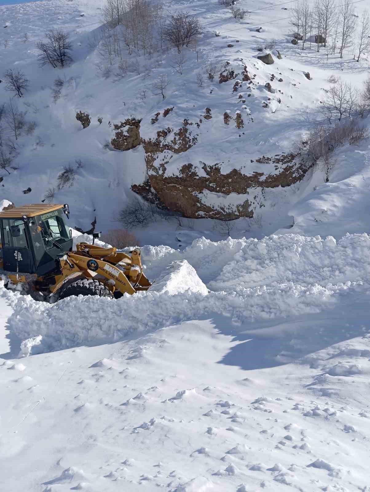 eleskirtte cig engeli kaldirildi 55 koy yolu ulasima acildi 8 IZmwfkfq