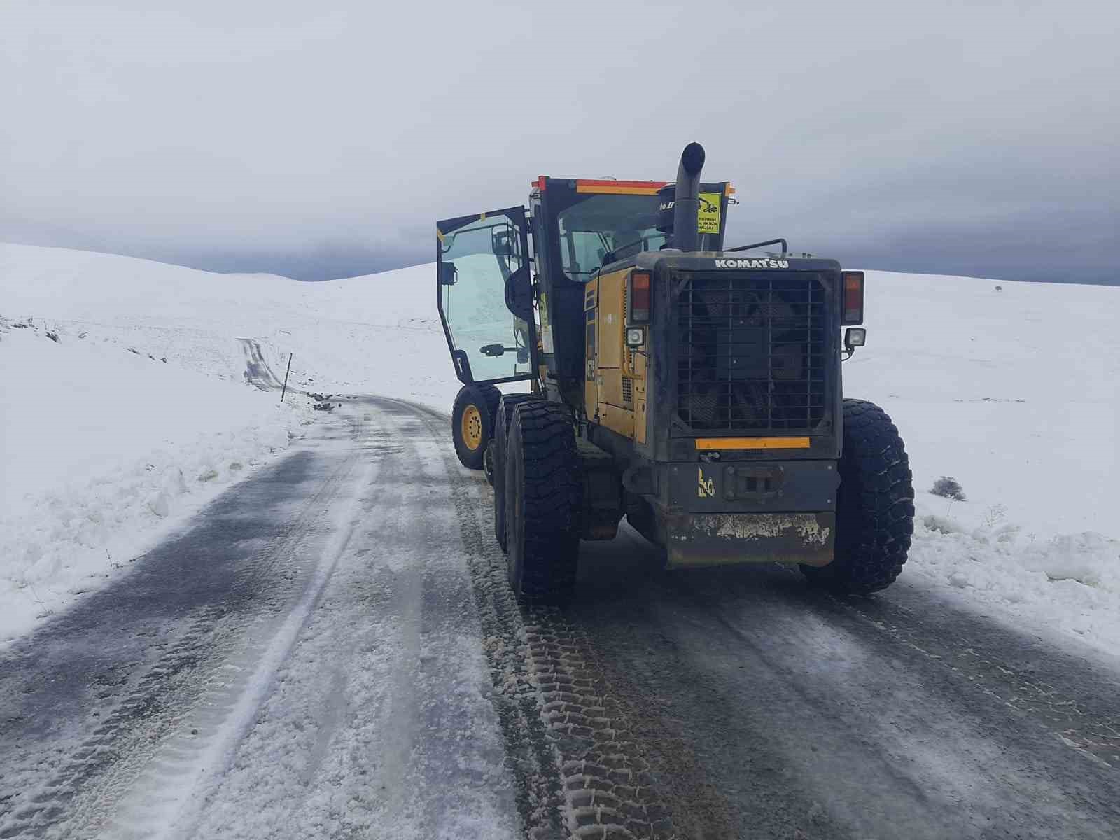 eleskirtte kar yagisi sonrasi kapanan koy yollari ulasima acildi 1 TEuKnDFL