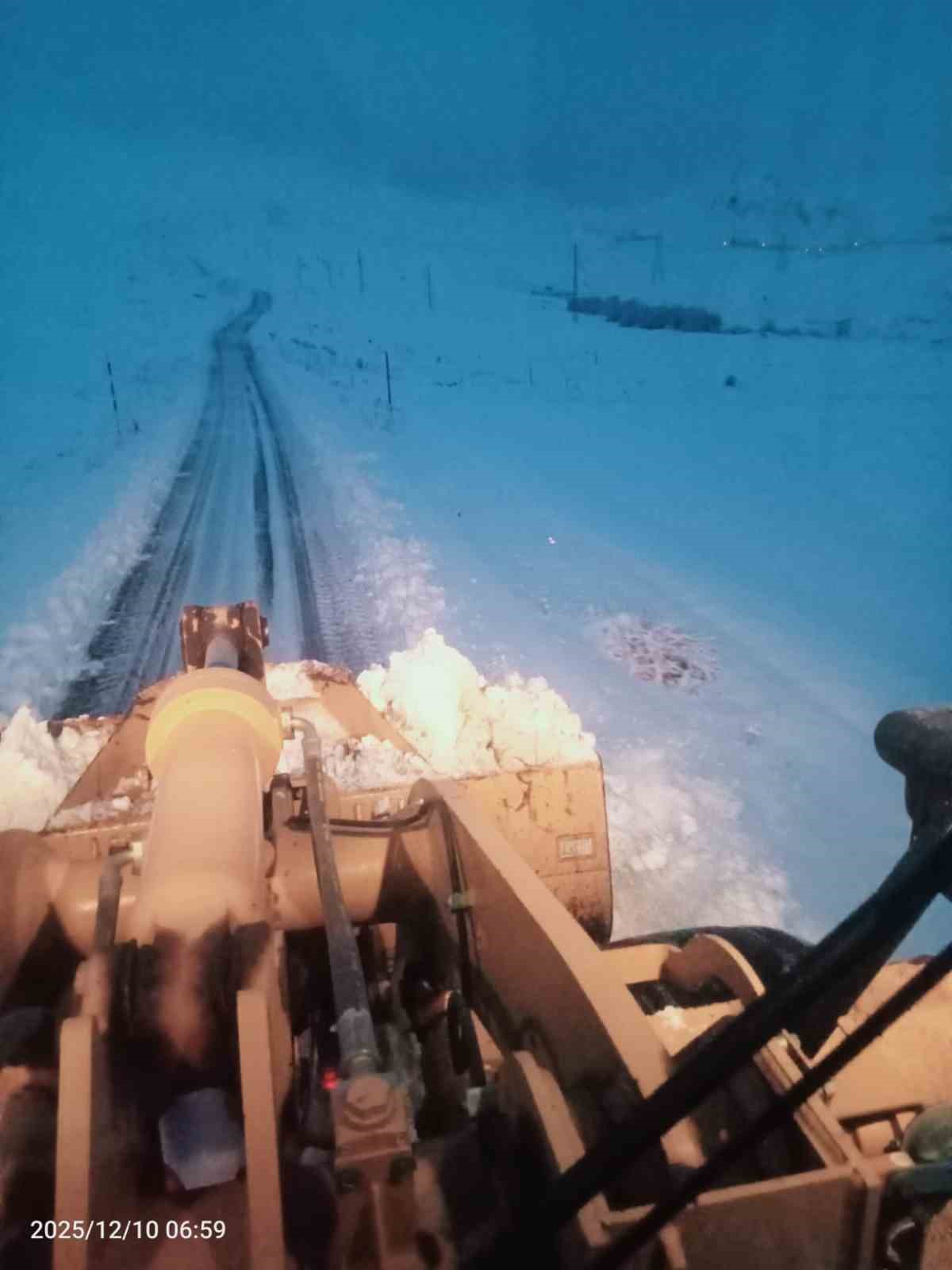eleskirtte kar yagisi sonrasi kapanan koy yollari ulasima acildi 2 dFUM64Ye