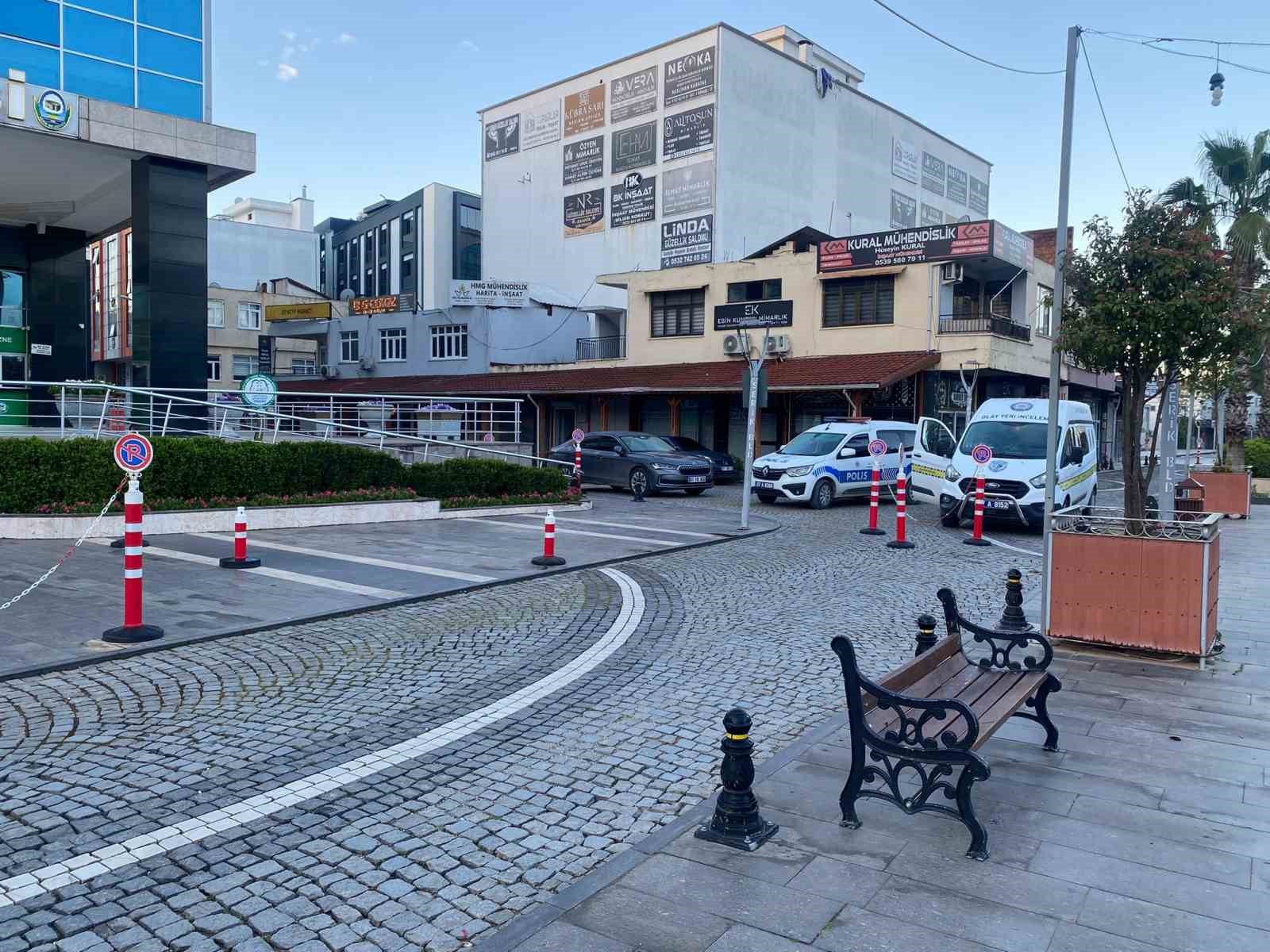 elindeki pompali tufekle belediye binasina ates acti 2 BnLmV98N