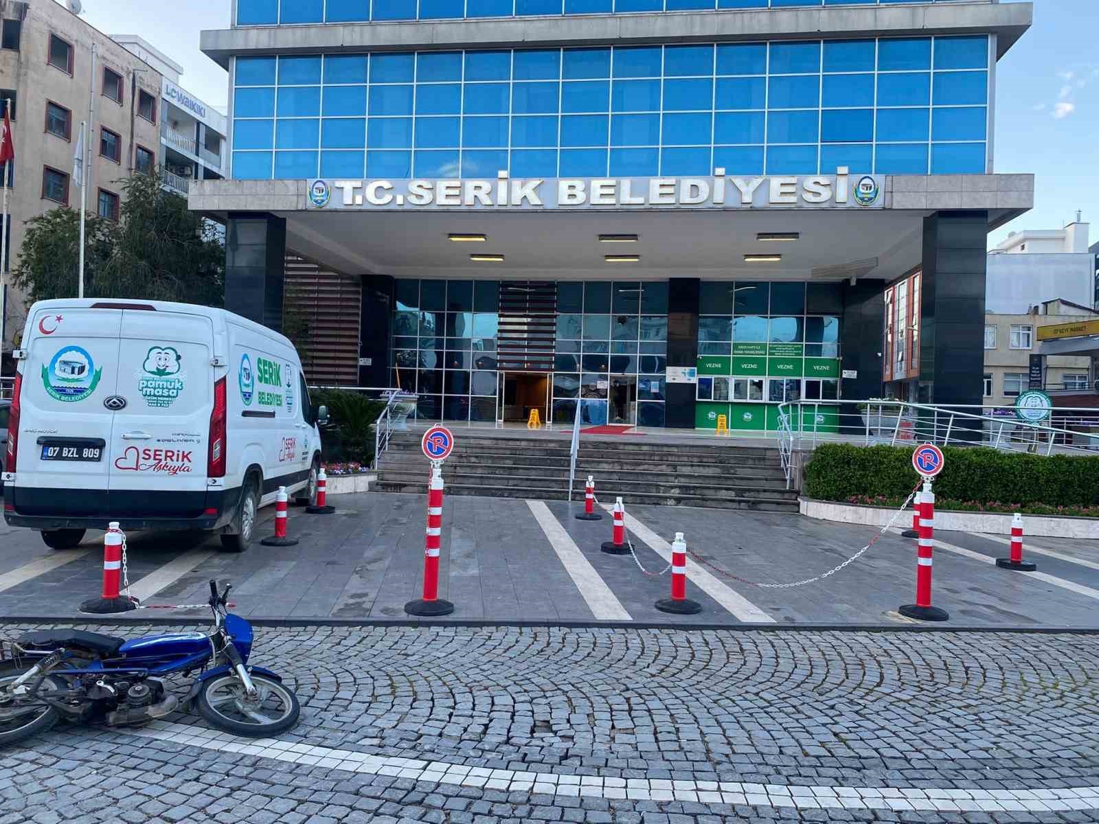 elindeki pompali tufekle belediye binasina ates acti 3 sQ8IJRvC