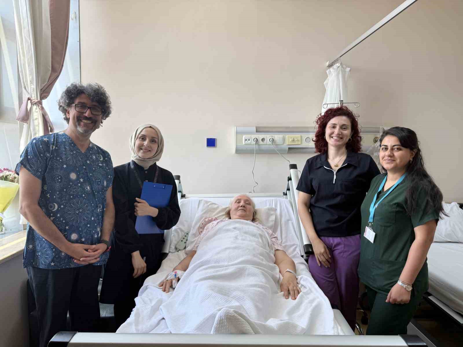 eline gelen kitle uzerine harekete gecildi turkiyedeki ilk ameliyat gururluyuz 2 4MmP32Lj