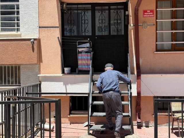 elini optugu yasli adamin 2 milyon liralik altinini calan dolandirici baska bir vurgunun parasiyla