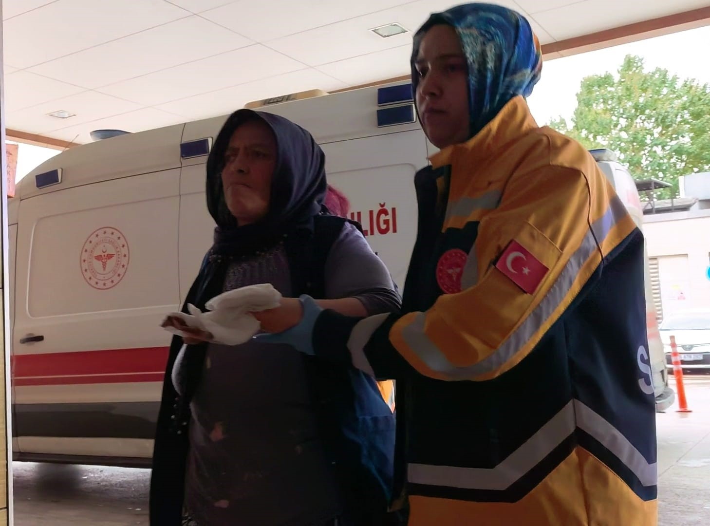 elleri merdaneli utuye sikisan kadin yaralandi 2 ag7Pwqgv