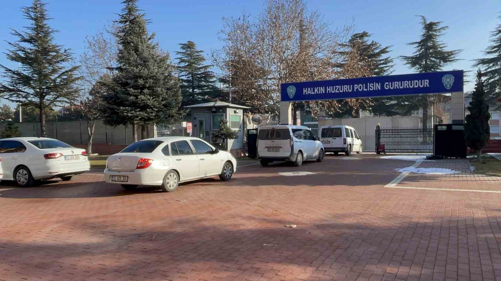 Ellerinde beyzbol sopası yüzlerinde kar maskesiyle gece yarısı vatandaşa kabusu yaşattılar 6 ellerinde beyzbol sopasi yuzlerinde kar maskesiyle gece yarisi vatandasa kabusu yasattilar 2