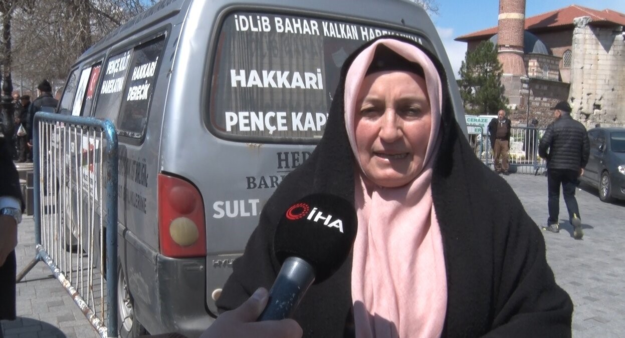 elmaci dede sehit polislerin hayrina elma dagitti 6 mABjpTZG