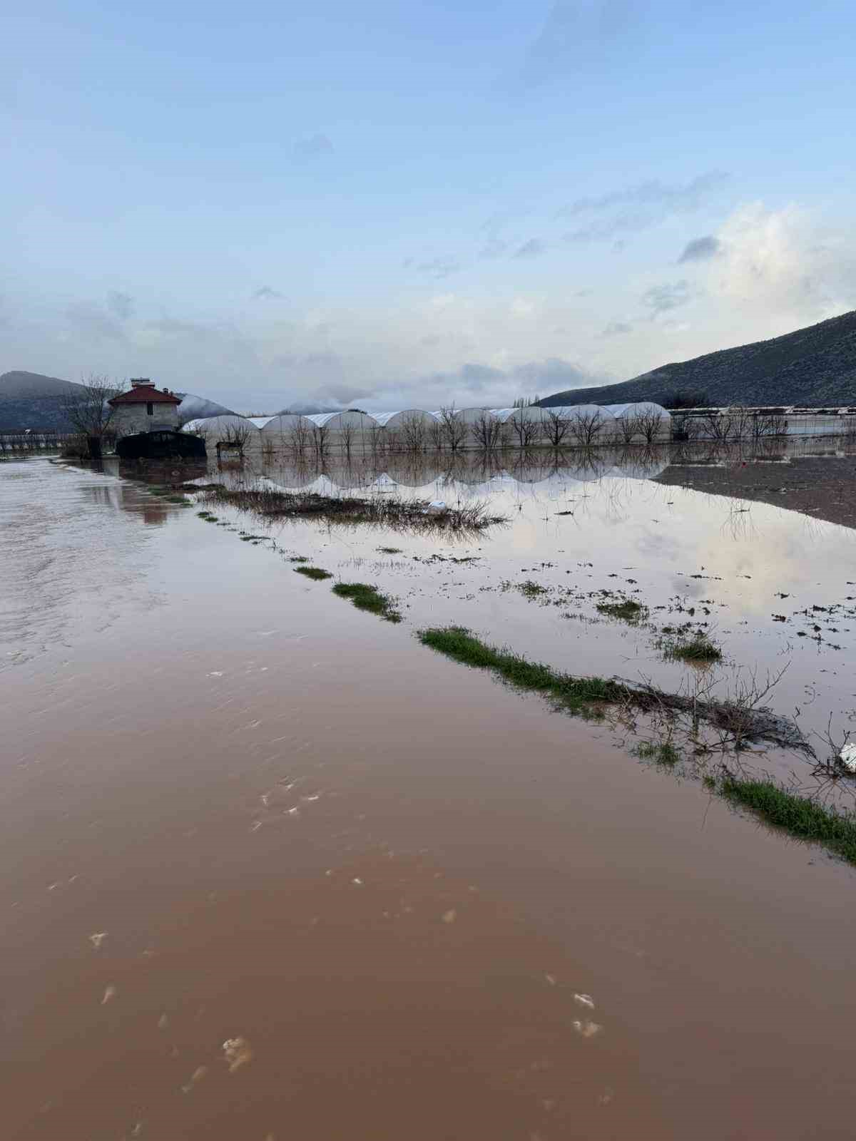 elmalida dereler tasti tarim alanlari sular altinda kaldi 1 lTGjRN7M