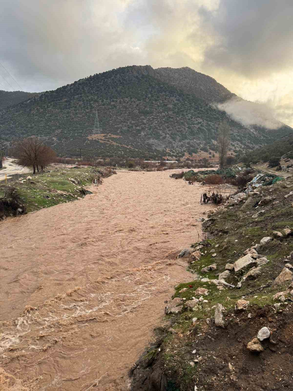 elmalida dereler tasti tarim alanlari sular altinda kaldi 2 URyRCaZF