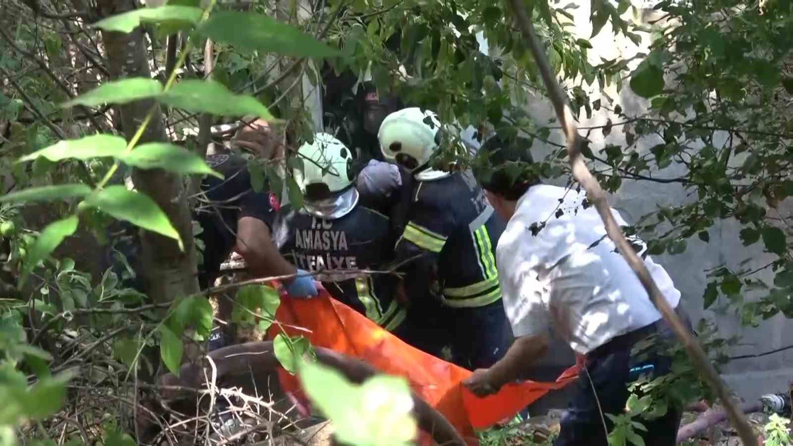 Elmas nineyi yangından itfaiyeciler kurtardı 4 elmas nineyi yangindan itfaiyeciler kurtardi 0 NWR8yLSr