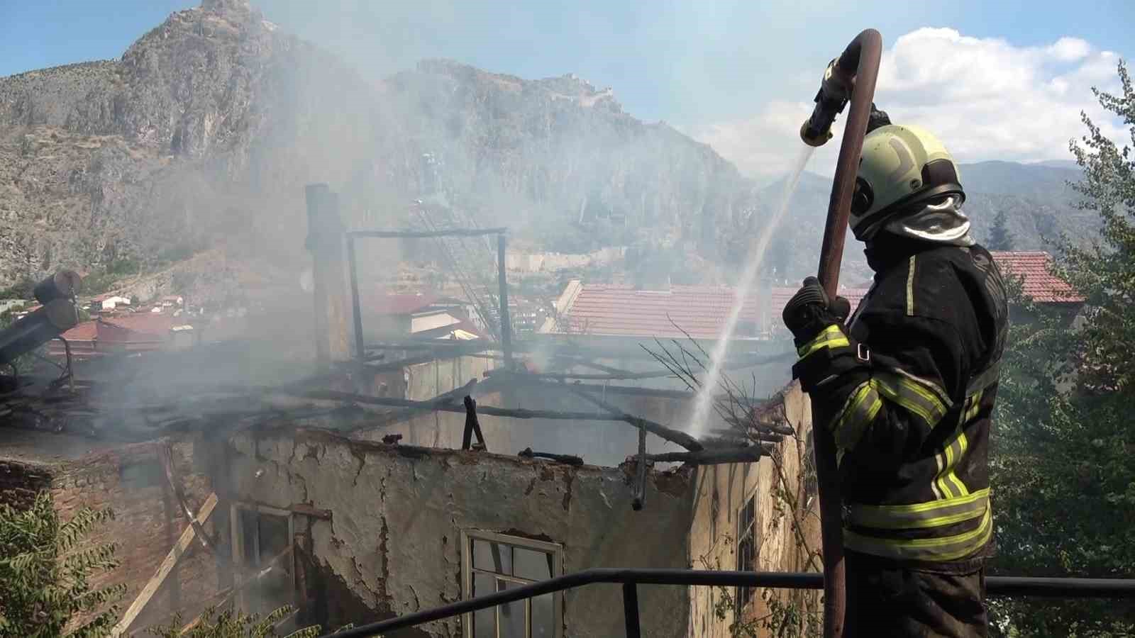 Elmas nineyi yangından itfaiyeciler kurtardı 9 elmas nineyi yangindan itfaiyeciler kurtardi 5
