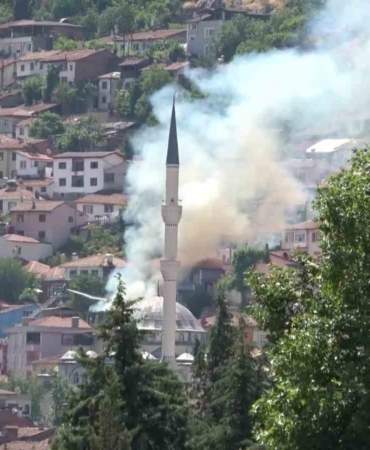 elmas-nineyi-yangindan-itfaiyeciler-kurtardi-O9jQpXdL.jpg
