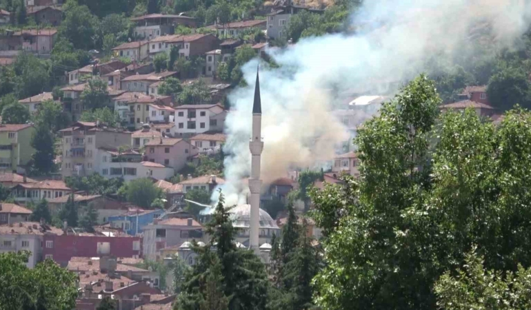 elmas-nineyi-yangindan-itfaiyeciler-kurtardi-O9jQpXdL.jpg