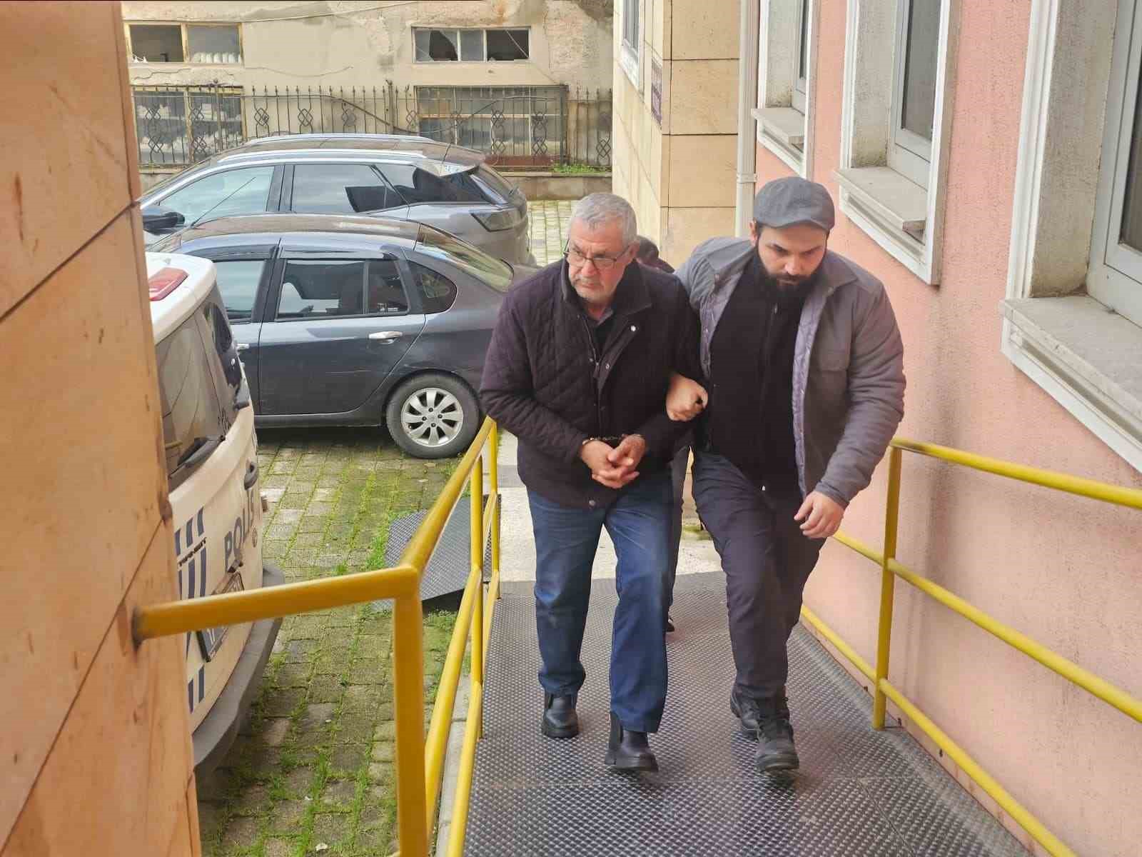 emanet verdigi altinlari odemeyen oglunu olduren baba adliyeye sevk edildi 2 D3rqi3z1