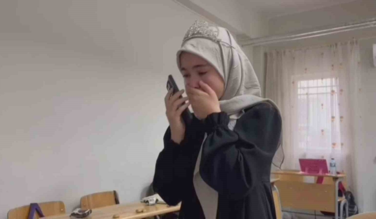 emeginin-karsiligini-alarak-hafiz-olan-kiz-babasina-mujdeli-haberi-gozyaslari-icerisinde-verdi-S9wPvaAz.jpg