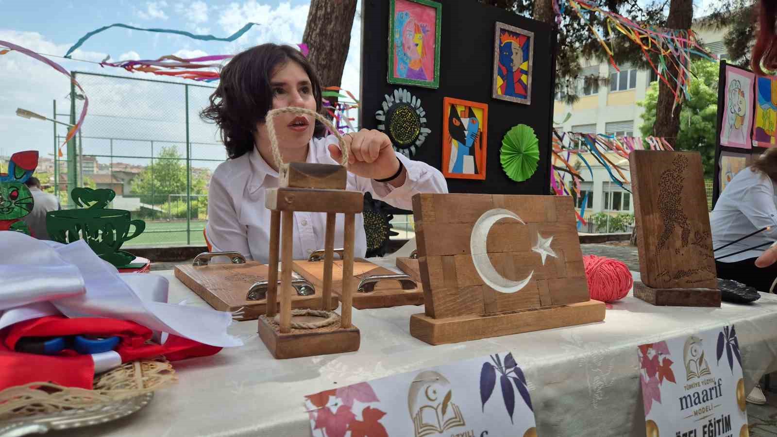 Emek ve sabır bir araya geldi: Özel öğrencilerin el emeği eserleri sergilendi 10 emek ve sabir bir araya geldi ozel ogrencilerin el emegi eserleri sergilendi 6 EWkZdp8z