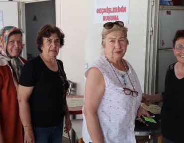 emekli-kadinlar-gozleme-satarak-universitelilere-destek-oluyor-qe1q5j7v.jpg