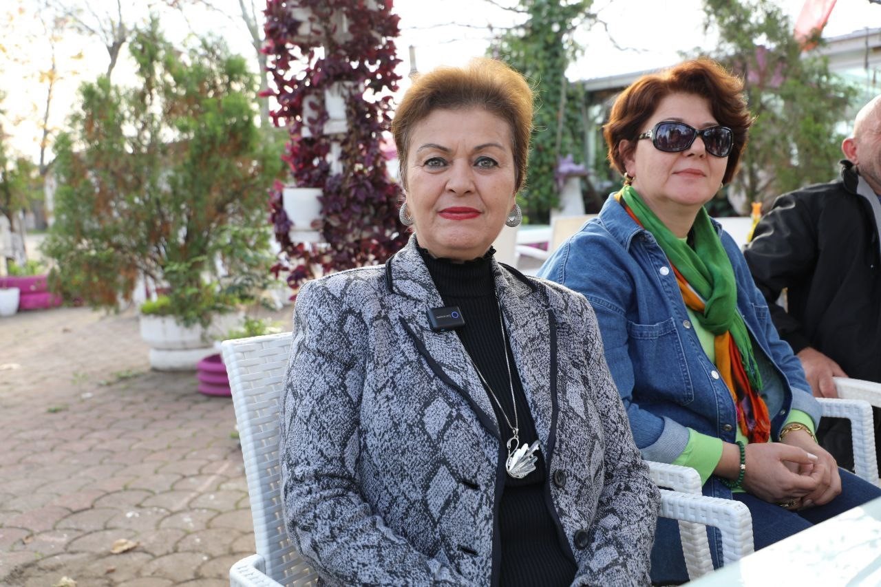 emekli ogretmen ilkokul ogrencileriyle 50 yil sonra ilk kez bulustu 5 3yYDdTTL