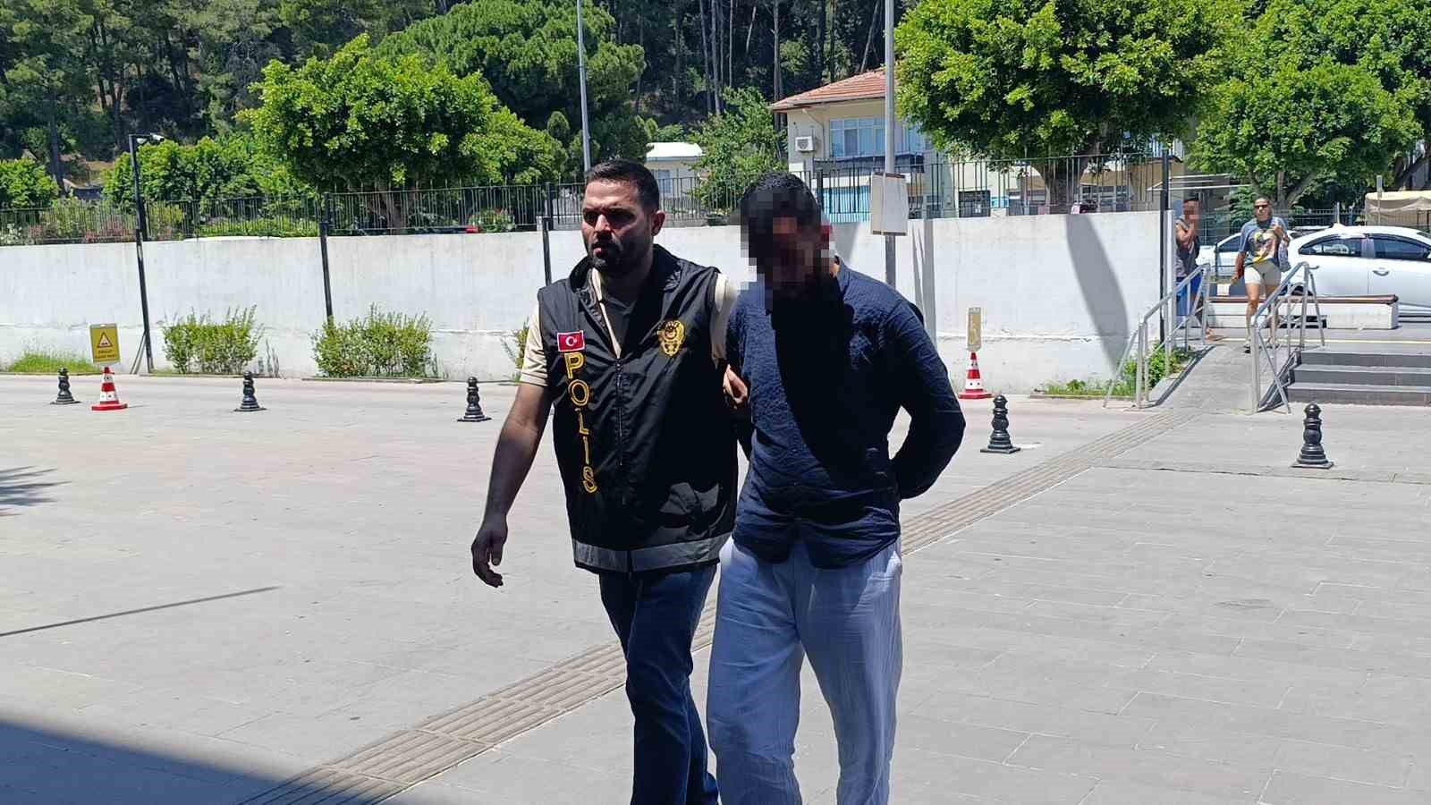 emekli ogretmeni 2 milyon lira dolandirdi 2 bin dakikalik goruntu incelenerek yakalandi 0 RPTuj4dI