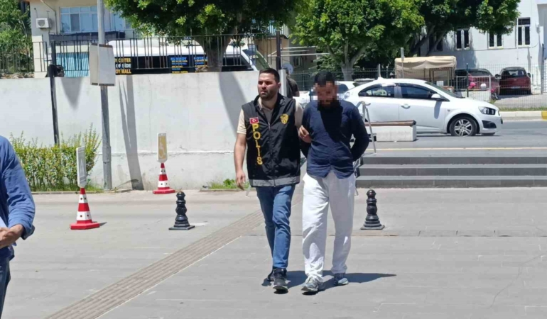 emekli-ogretmeni-2-milyon-lira-dolandirdi-2-bin-dakikalik-goruntu-incelenerek-yakalandi-OfMZu3FF.jpg