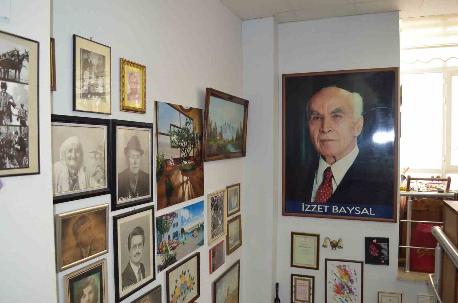 Emekli öğretmenin evinden tarih fışkırıyor: II. Mahmut’un masasından Çanakkale kılıcına 10 emekli ogretmenin evinden tarih fiskiriyor ii mahmutun masasindan canakkale kilicina 6 tdCrCfGF